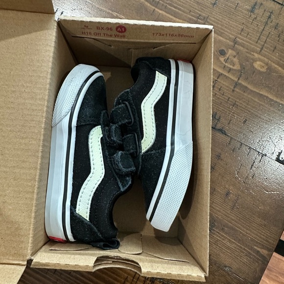 Vans Kids Black and White Velcro Sneakers - Picture 2 of 4